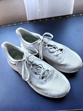 lululemon Beyondfeel Athletic Shoes US 10.5